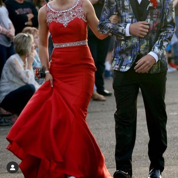 Red Prom dress - Picture 3 of 5